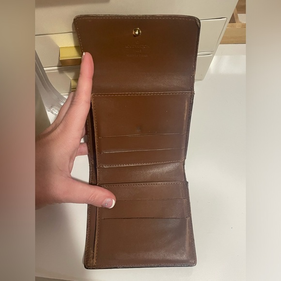 Louis Vuitton monogram Vernis Elise wallet in Carmel Gold - Picture 3 of 16